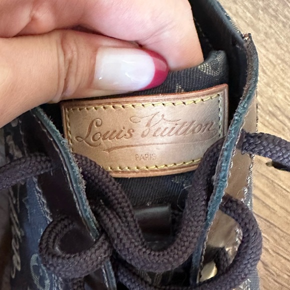 Authentic Louis Vuitton Shoes Size 39 - Picture 3 of 6